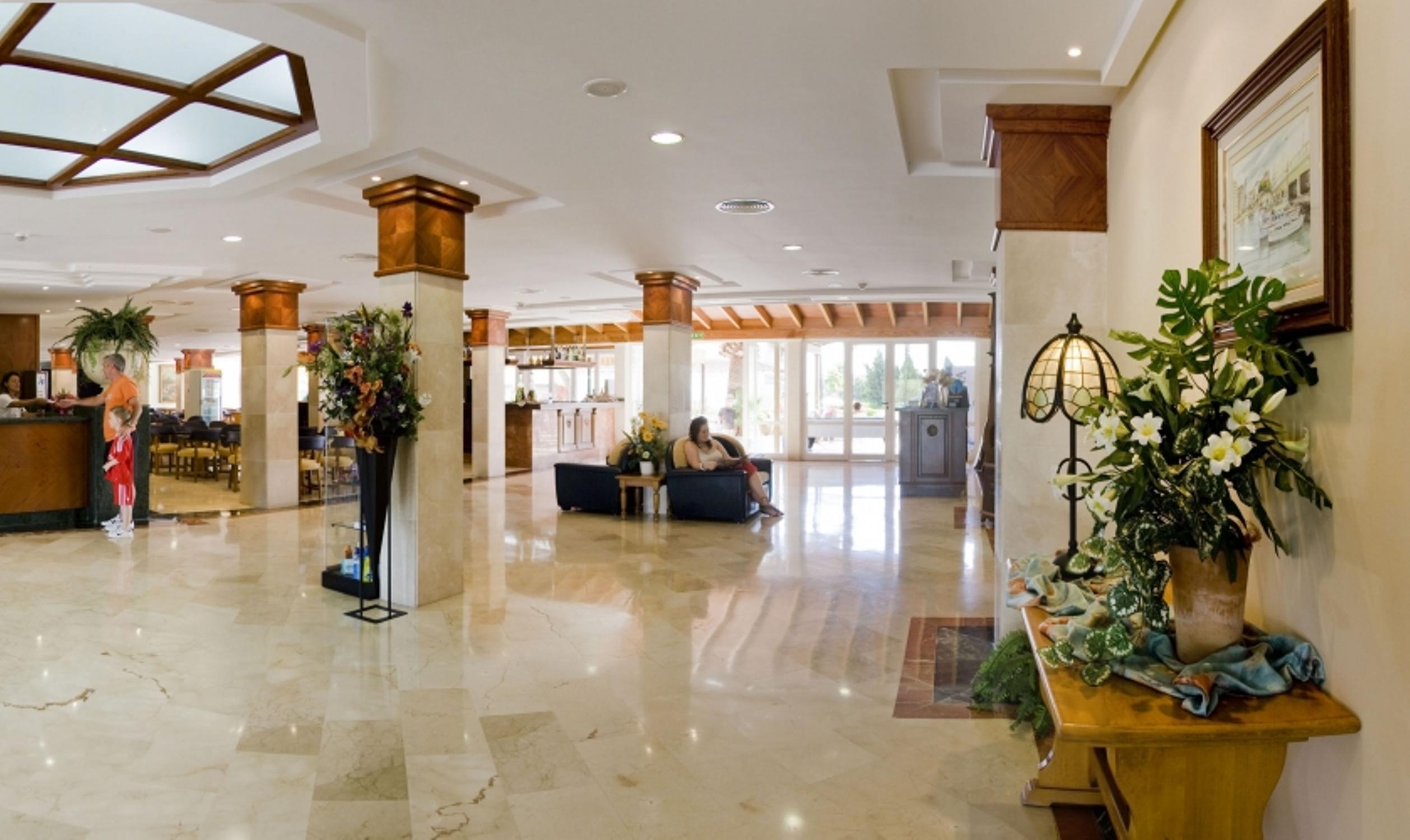 Aparthotel Ferrer Lime Isabel Cala Bona  Exterior photo